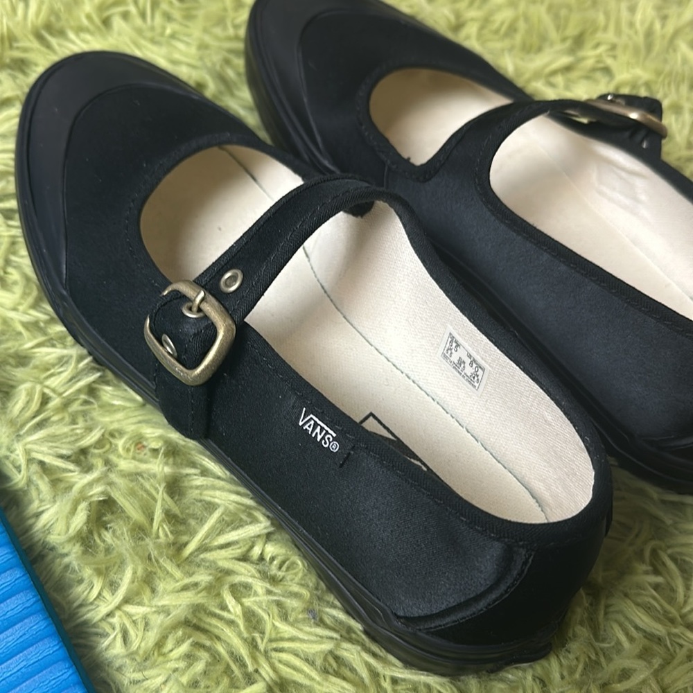 New! Sz 8 women’s black Mary Jane Vans